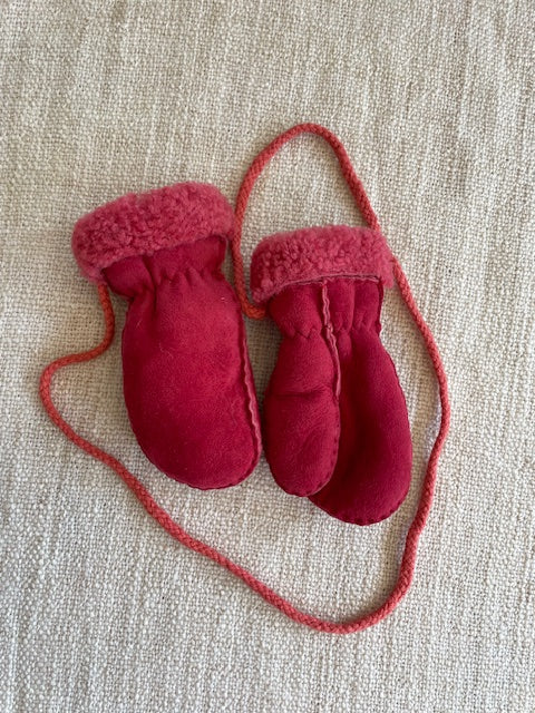 The Munchkin Montacute Sheepskin Mittens - Pink (Age 1 - 2 years)