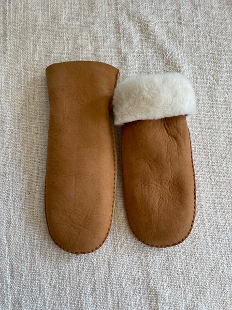 The Montacute Sheepskin Mitten
