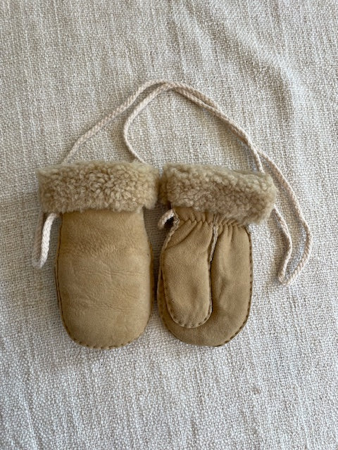 The Munchkin Montacute Sheepskin Mittens - Sand (Age 1 - 2 years)