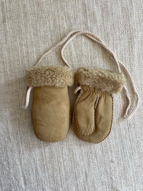 The Munchkin Montacute Sheepskin Mittens - Sand (Age 1 - 2 years)